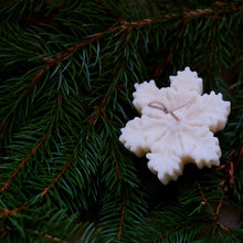 Charger l&#39;image dans la galerie, Bougie blanche en cire naturelle en forme de flocon de neige
